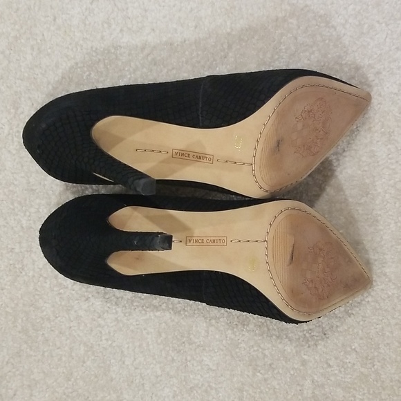 Vince Camuto black pumps - Picture 3 of 7